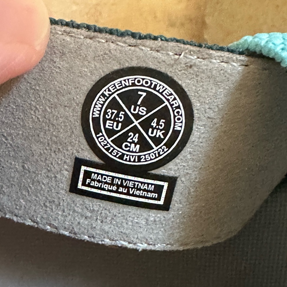 Keen Women's Sandals in Teal and Aqua - Picture 15 of 15